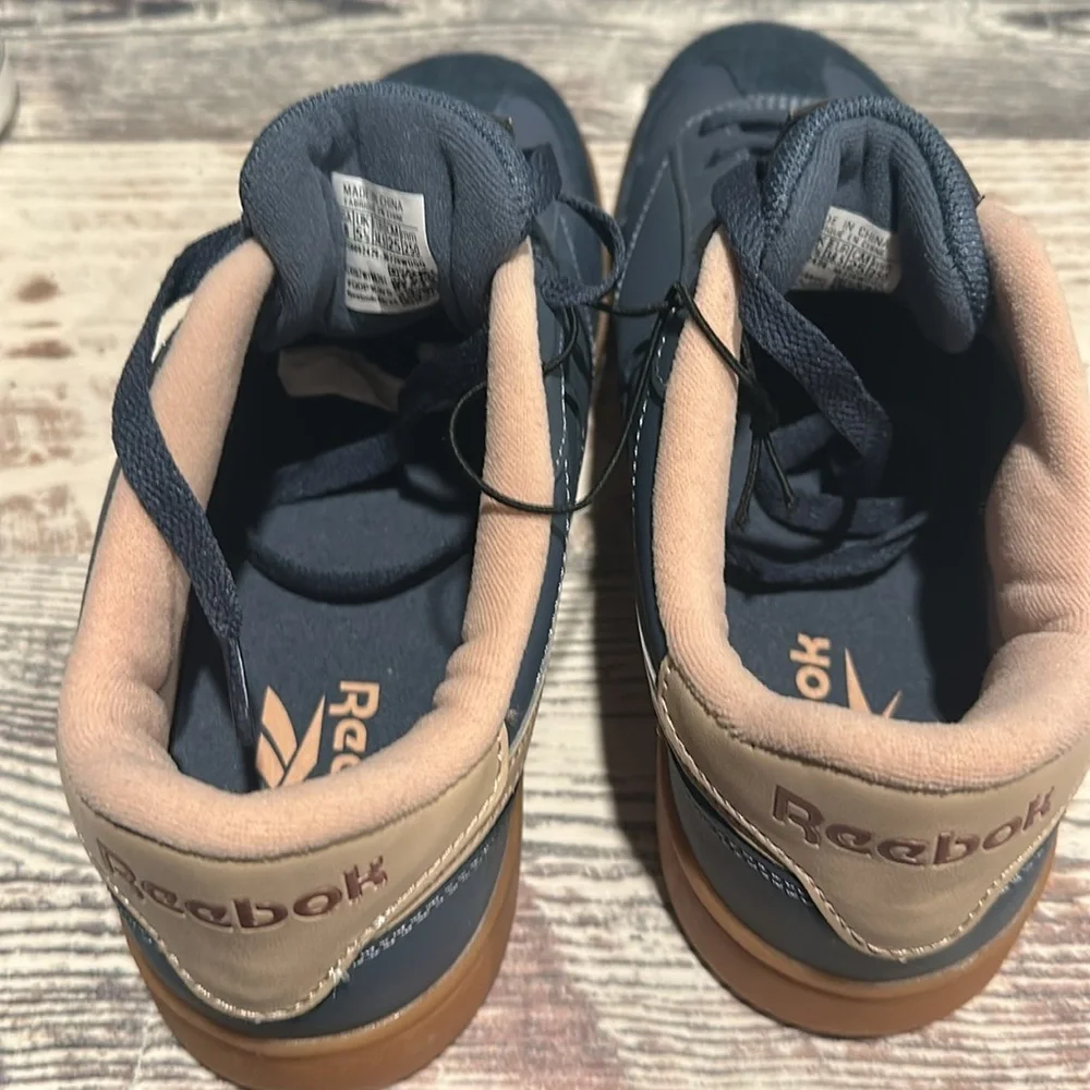 NWB Reebok Forte Lounge women’s Navy and Tan Sneakers SZ WNS 8